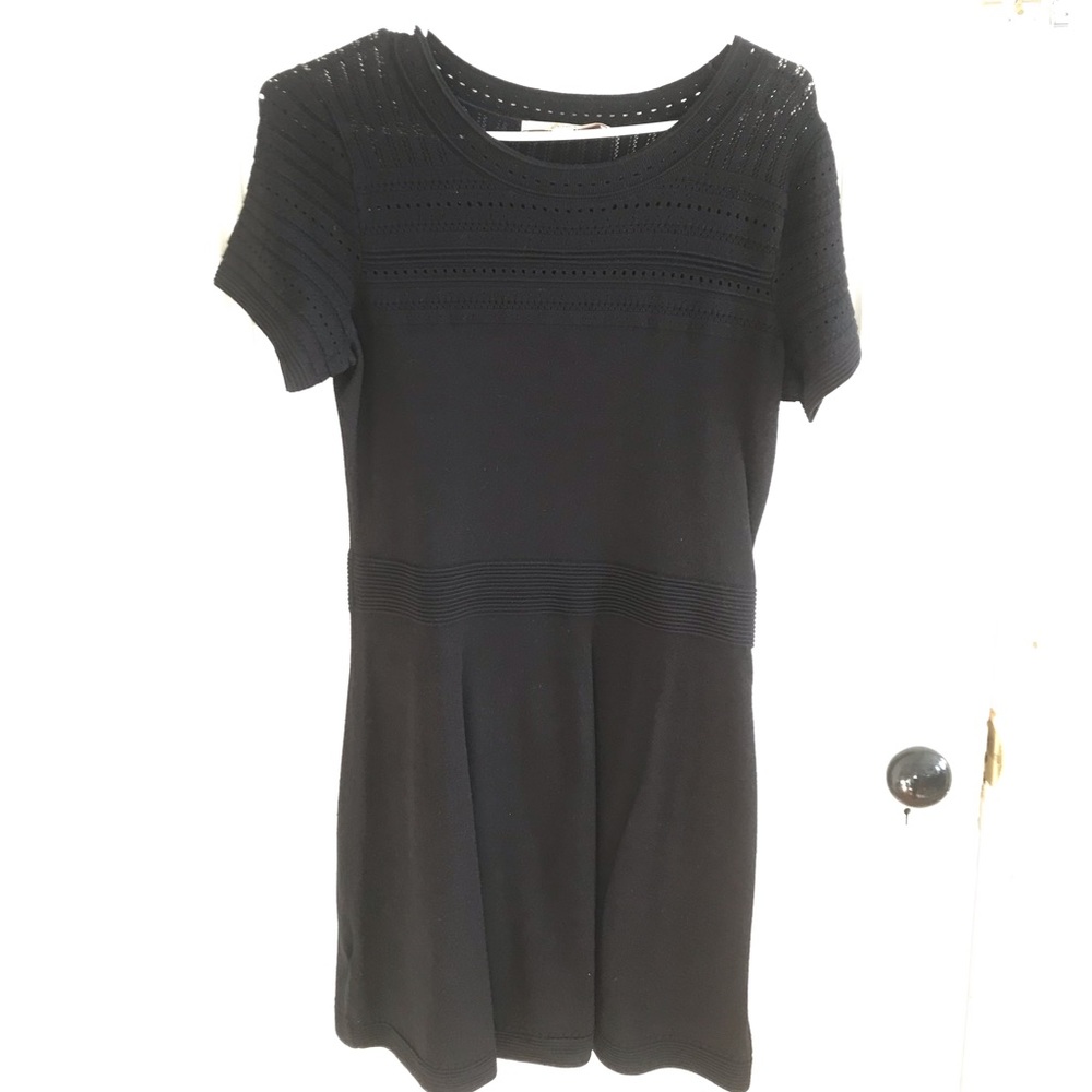 Simple knit black dress